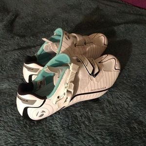 Cycling shoes size 40 (European) 8.5 (USA)